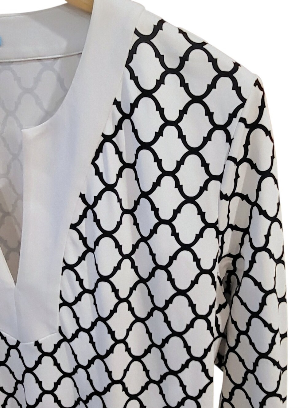 J. Mclauglin Catalina Cloth Split Neck Tunic Classic Quatefoil Lattice. Sz. L - Picture 3 of 4